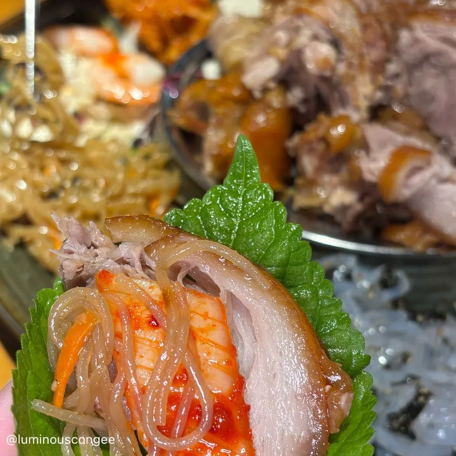 상추와 깻잎에 싼 족발 쌈