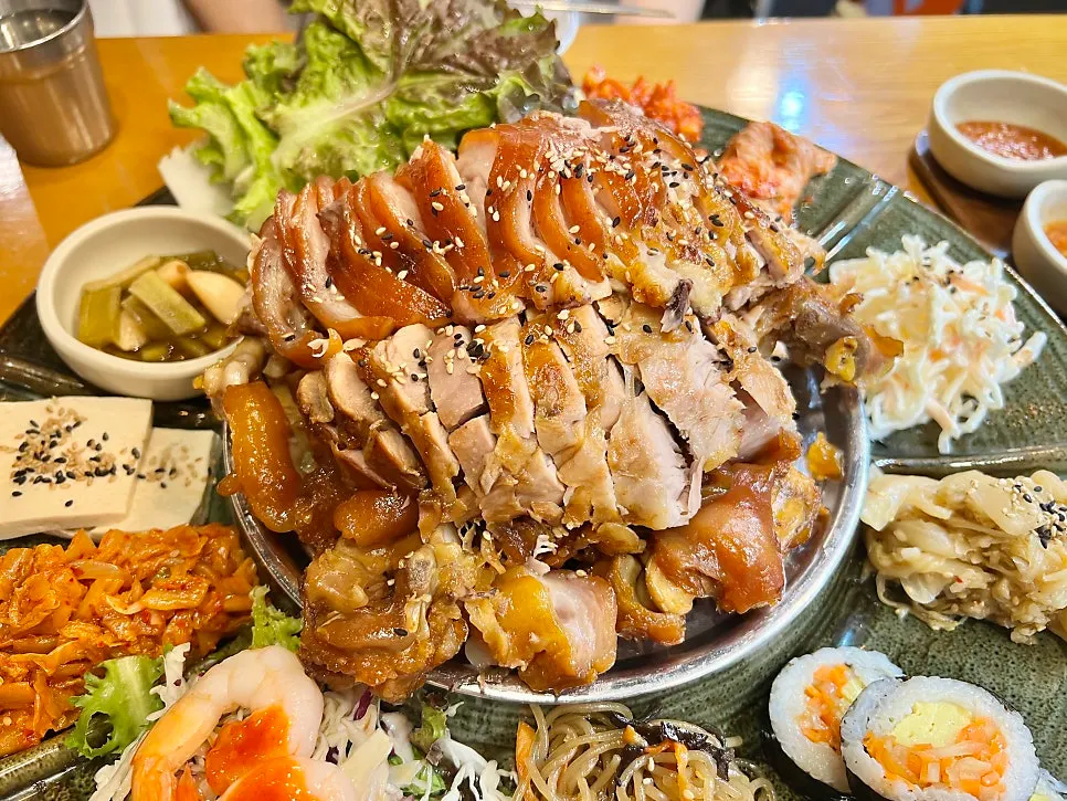A generous plate of Emperor Jokbal