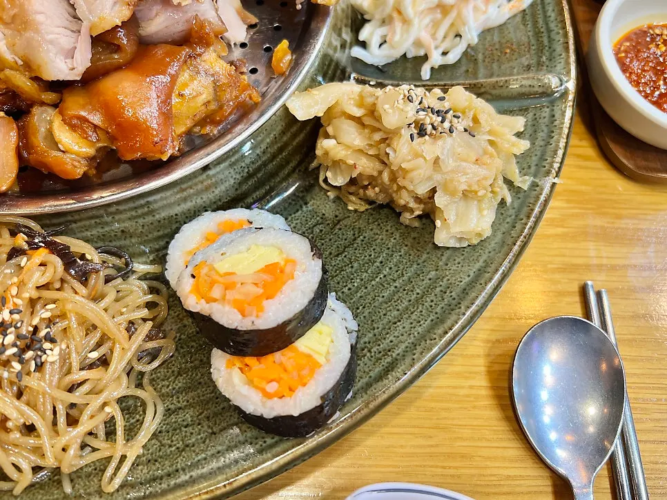 Gimbap with vegetables and egg, and baegmuk-eunji