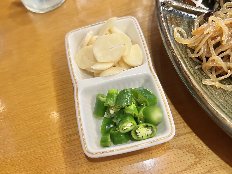 Raw garlic and cheongyang chili peppers brought out on request