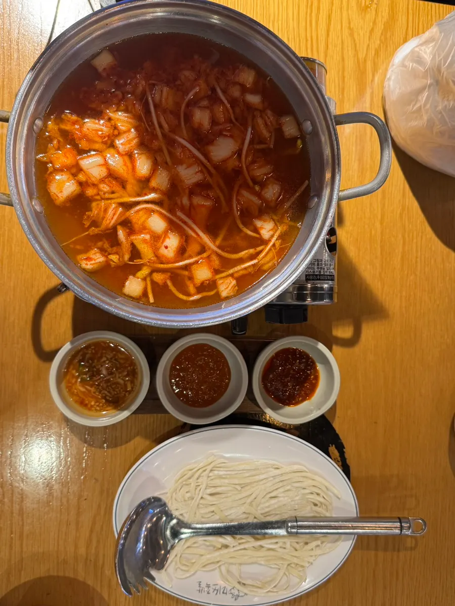 Complimentary kimchi kalguksu
