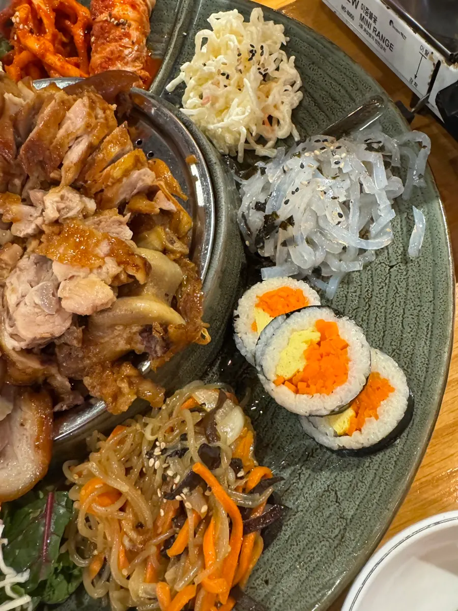 Emperor Jokbal with three sauces