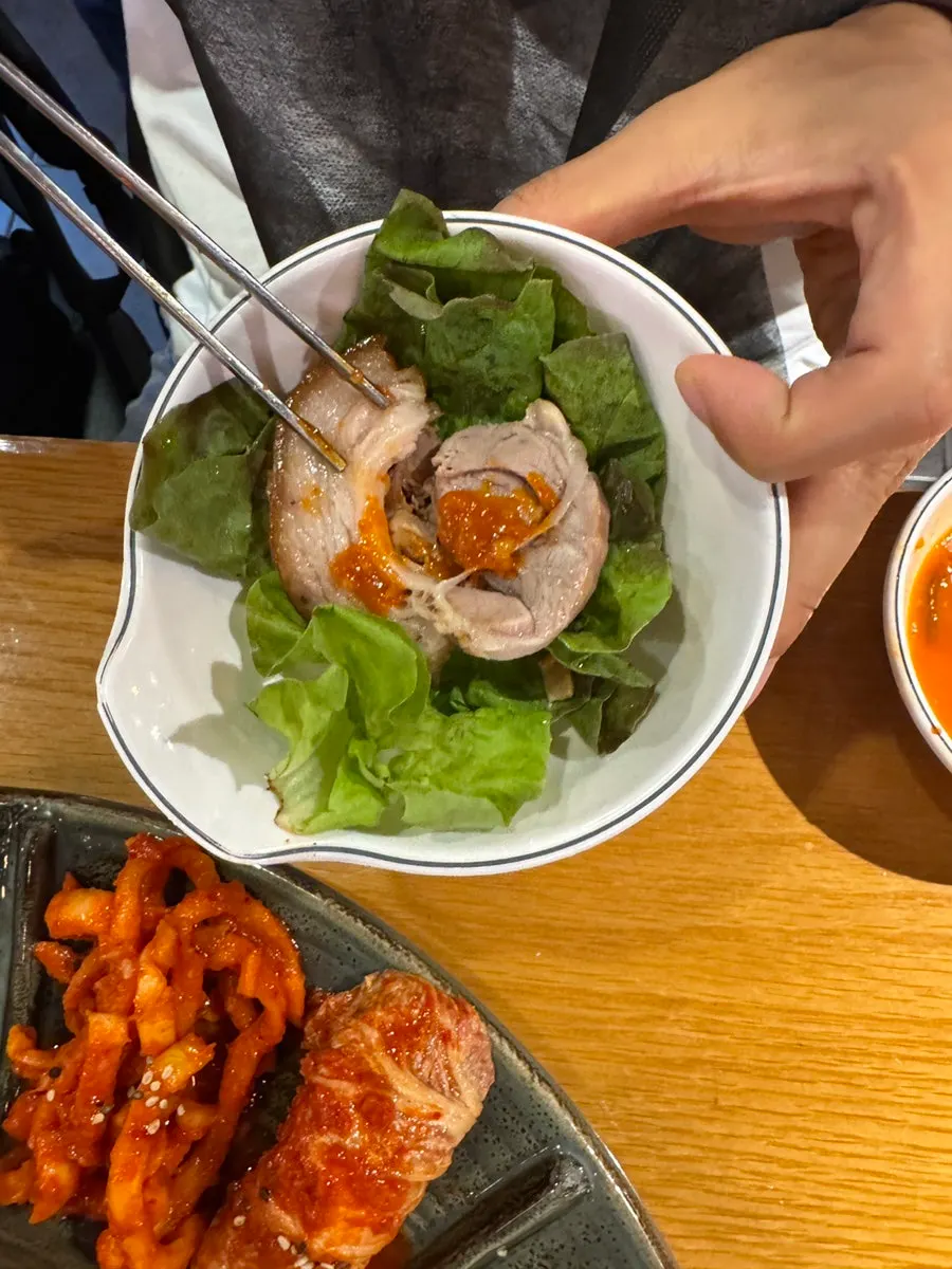 Jokbal with lettuce and radish kimchi