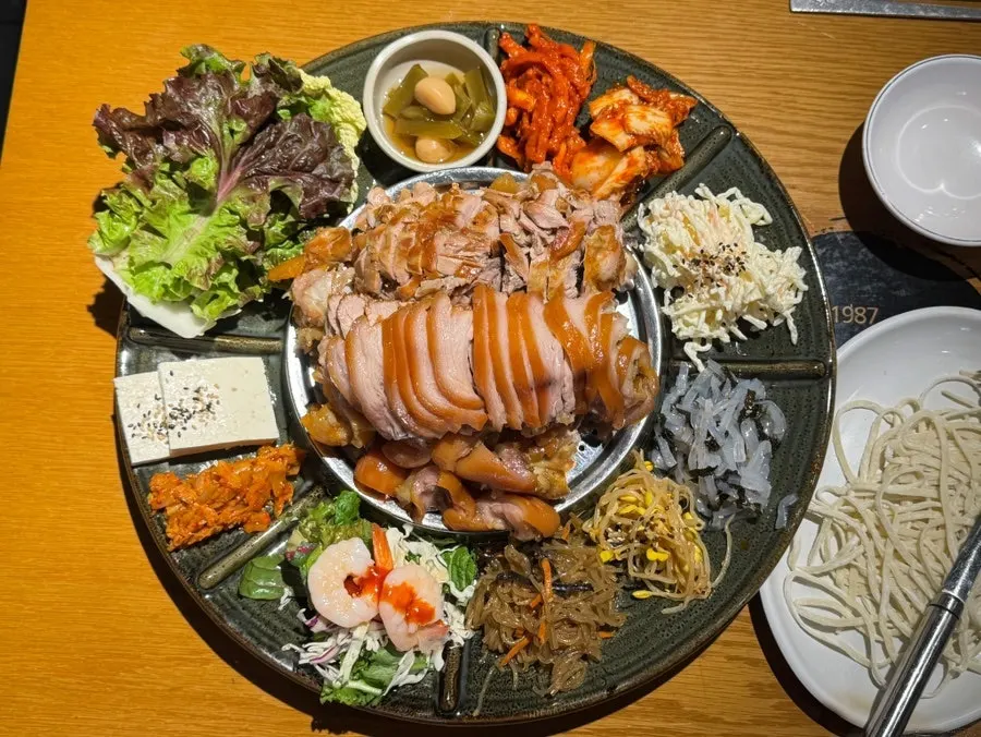 Lunch special jokbal set and bossam set signage