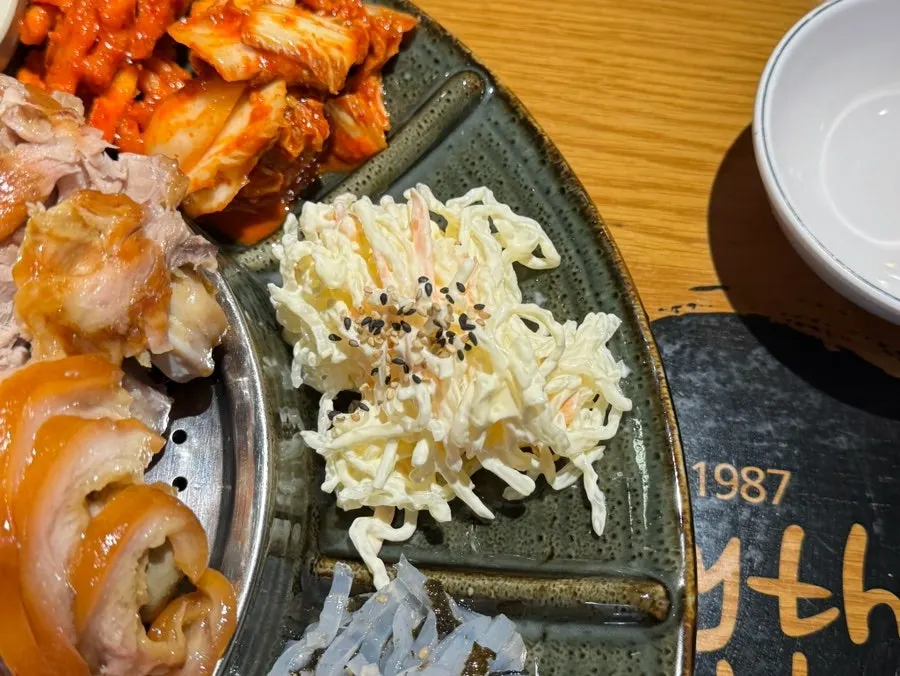 Plate of Emperor Jokbal with side dishes