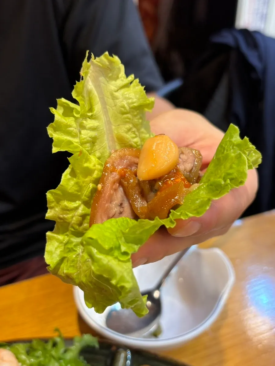 쌈야채와 반찬 구성