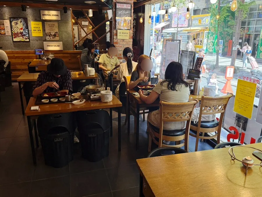 Miss Jokbal Seoul Myeongdong Branch入口周辺の通り