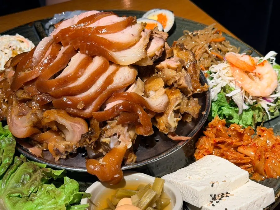 미쓰족발 황제족발 한상 차림