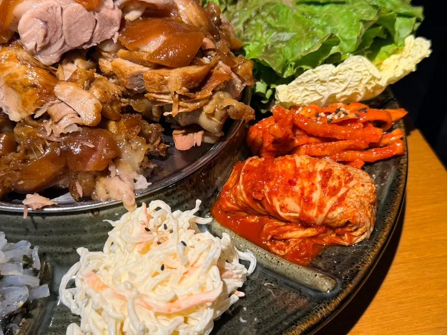 황제족발 기본 반찬 구성