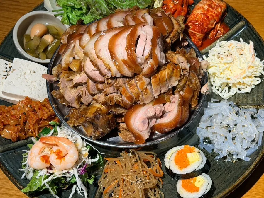 미쓰족발 서울명동점 족발 한상
