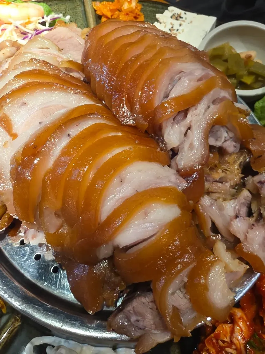 Visit to Miss Jokbal for Emperor Jokbal in Myeongdong