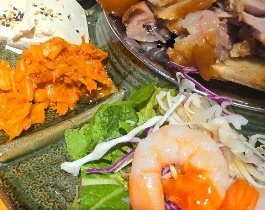 Jokbal meal with vegetable and seafood accompaniments