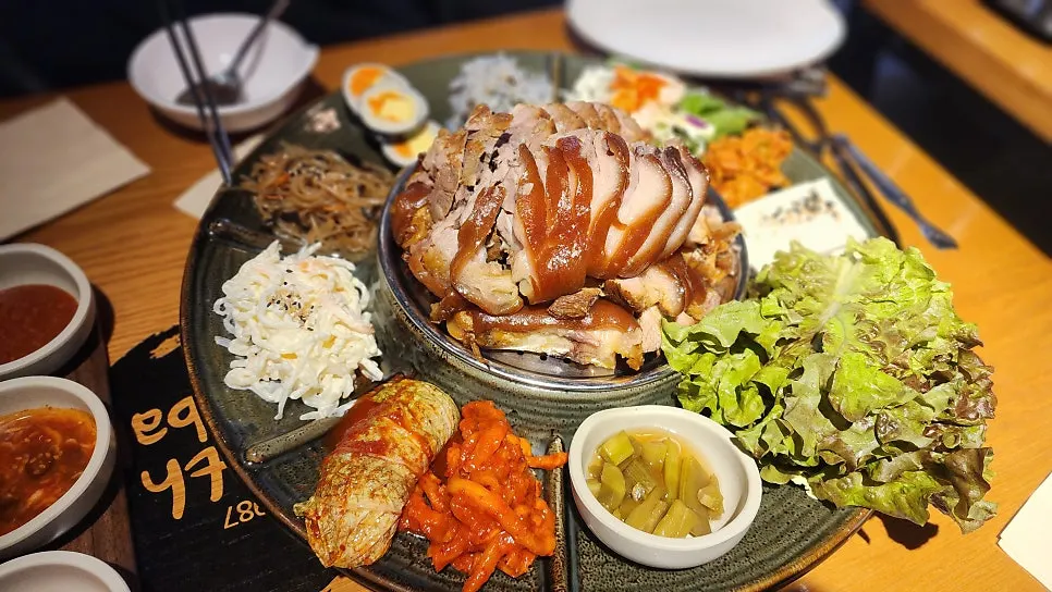 황제족발 58,000원 푸짐한 한상