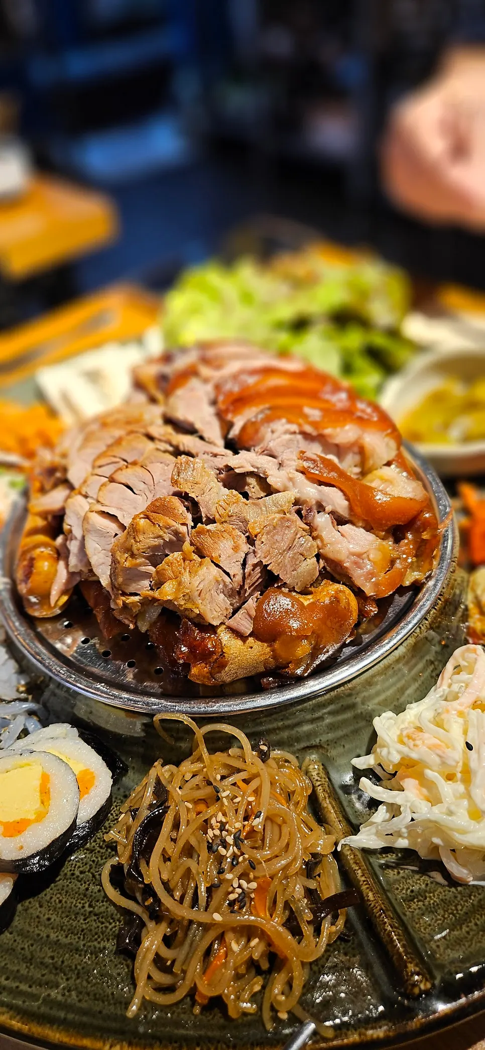 탱글탱글한 족발 살코기와 껍데기