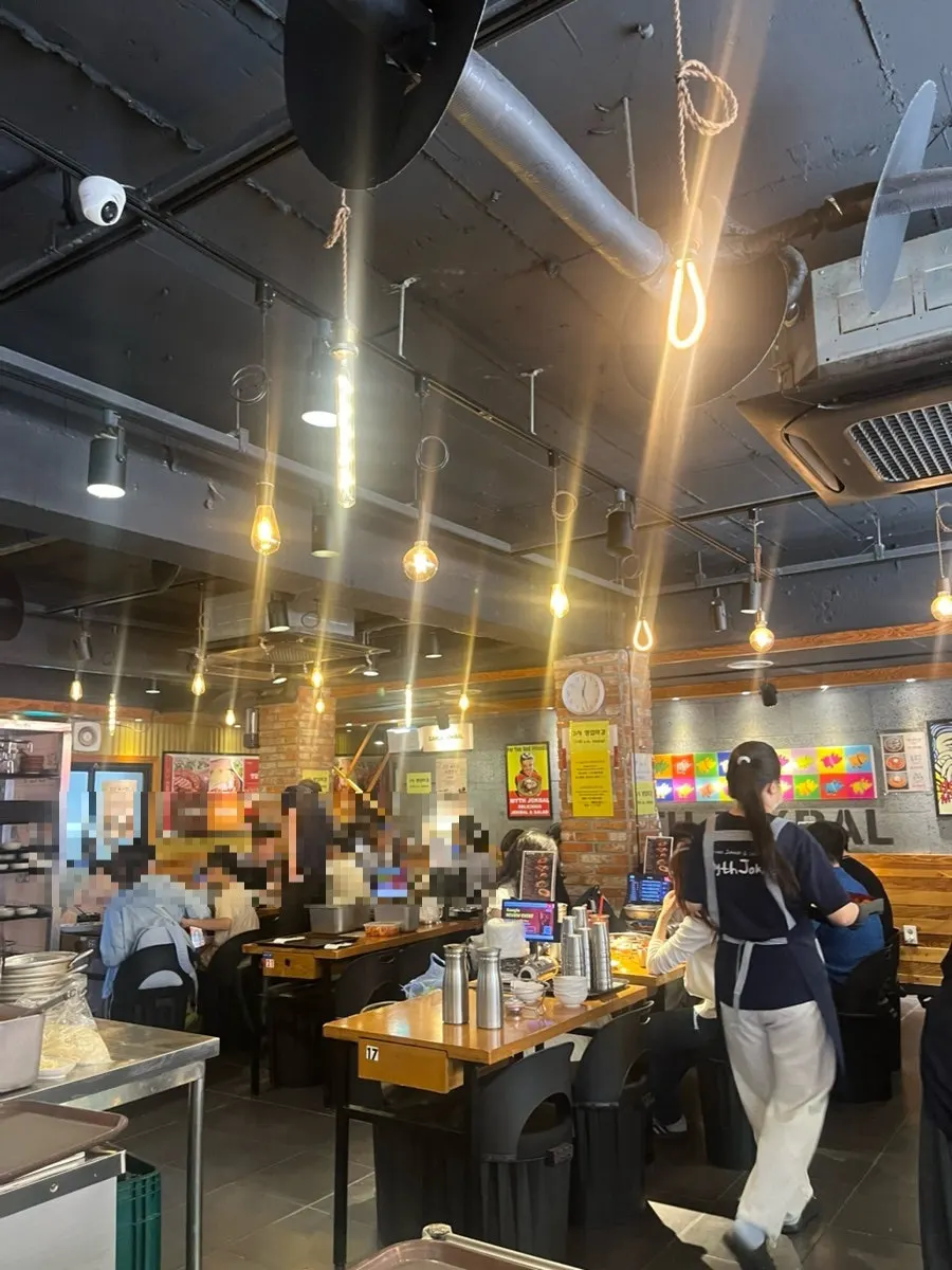 을지로입구역 근처 족발집 입구