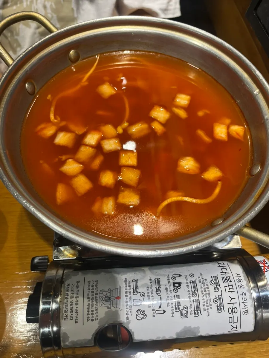 칼국수 사리와 김치칼국수 육수