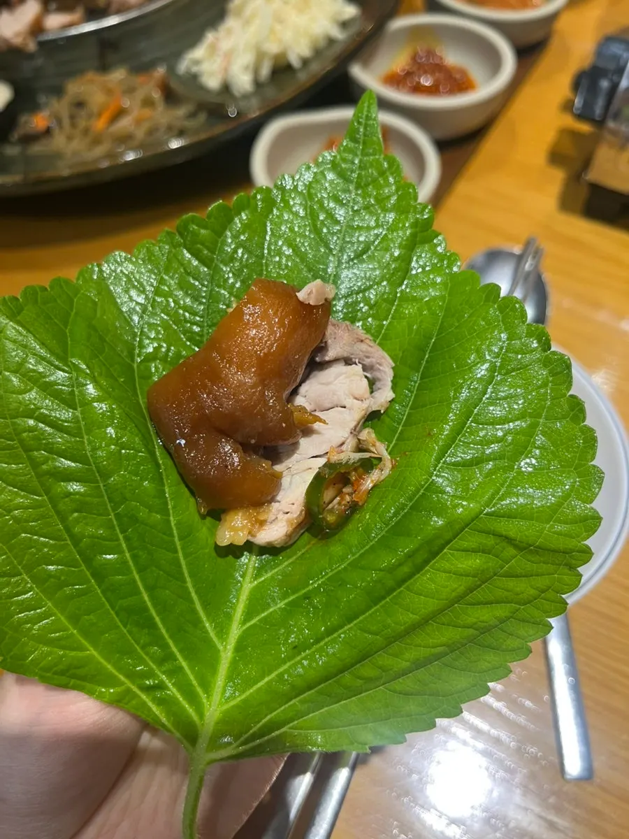 따끈한 황제족발 상차림