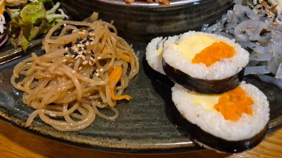 Close-up of the springy jokbal plate