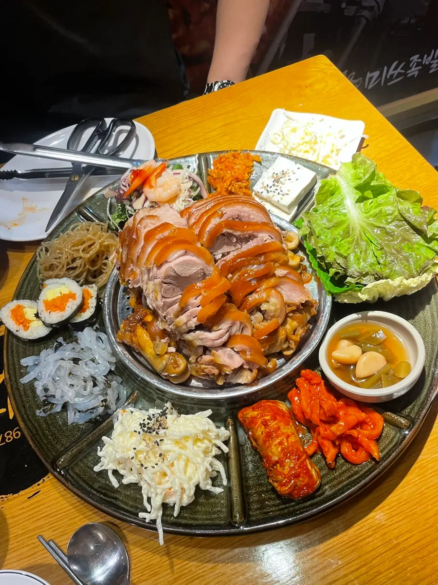 기본으로 제공되는 밑반찬 한 상