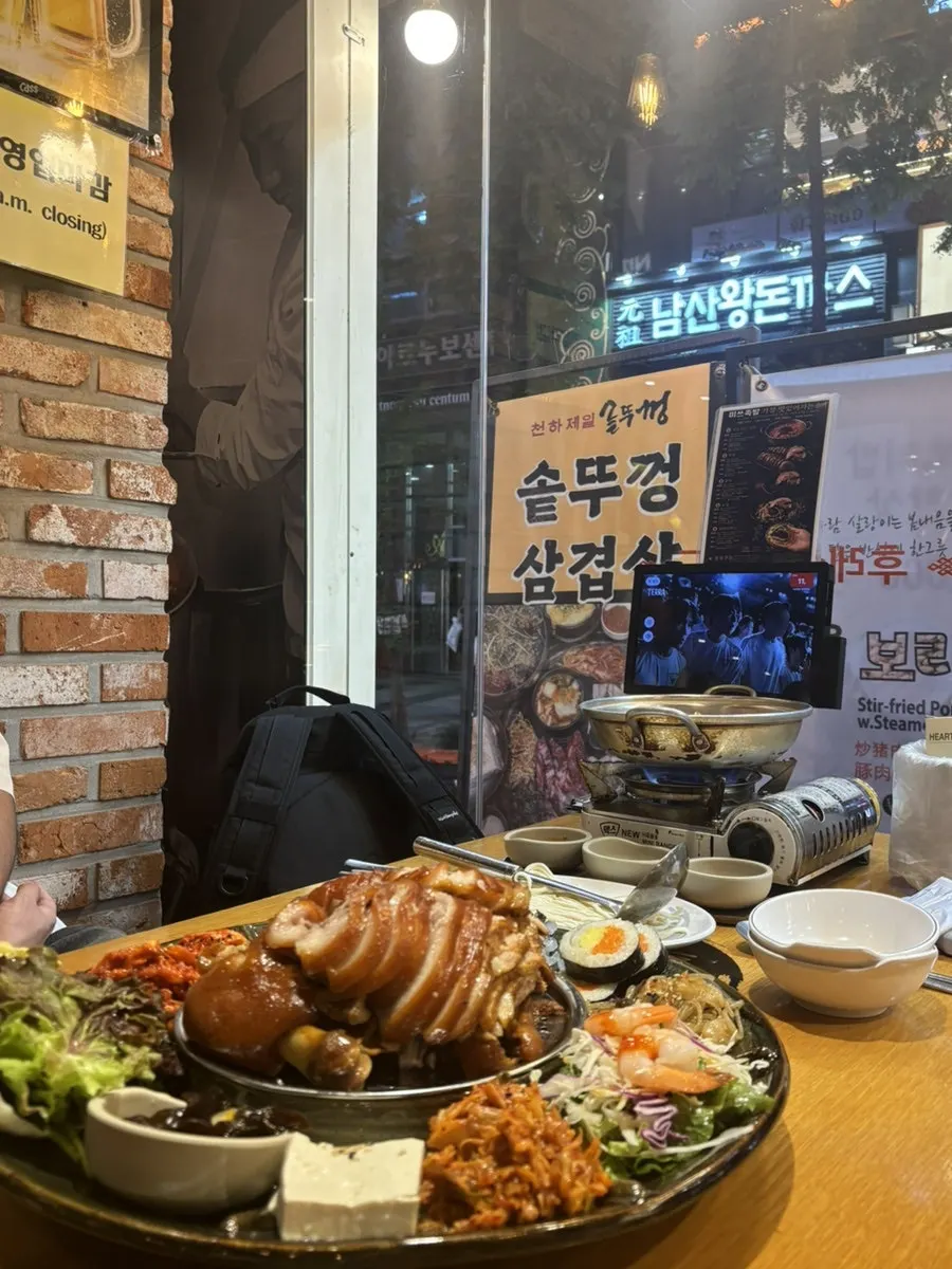 푸짐하게 담긴 미쓰족발 황제족발 고기