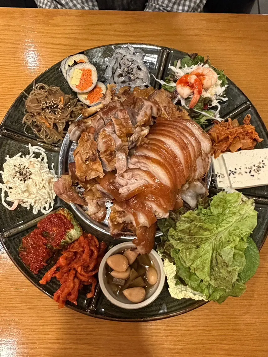A full platter of Miss Jokbal's signature emperor's jokbal
