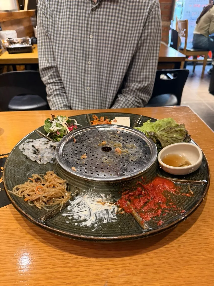 The full emperor's jokbal spread after being completely finished by two people