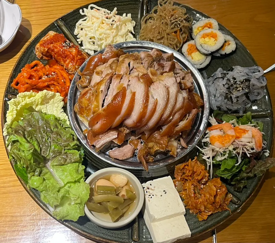 A full jokbal spread with side dishes