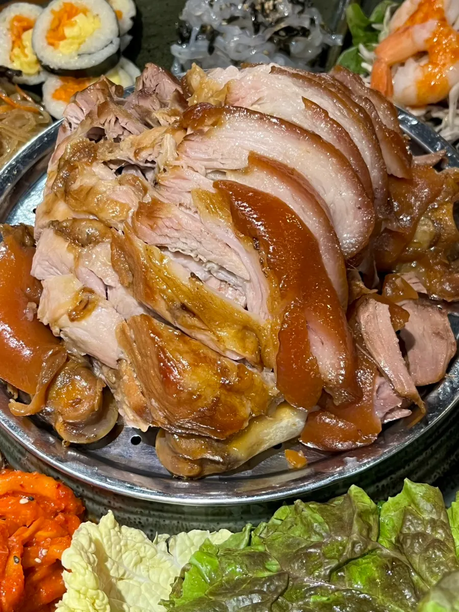 Close-up of the Emperor Jokbal on a plate