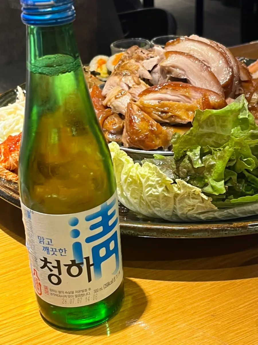 A piece of jokbal dipped in sauce