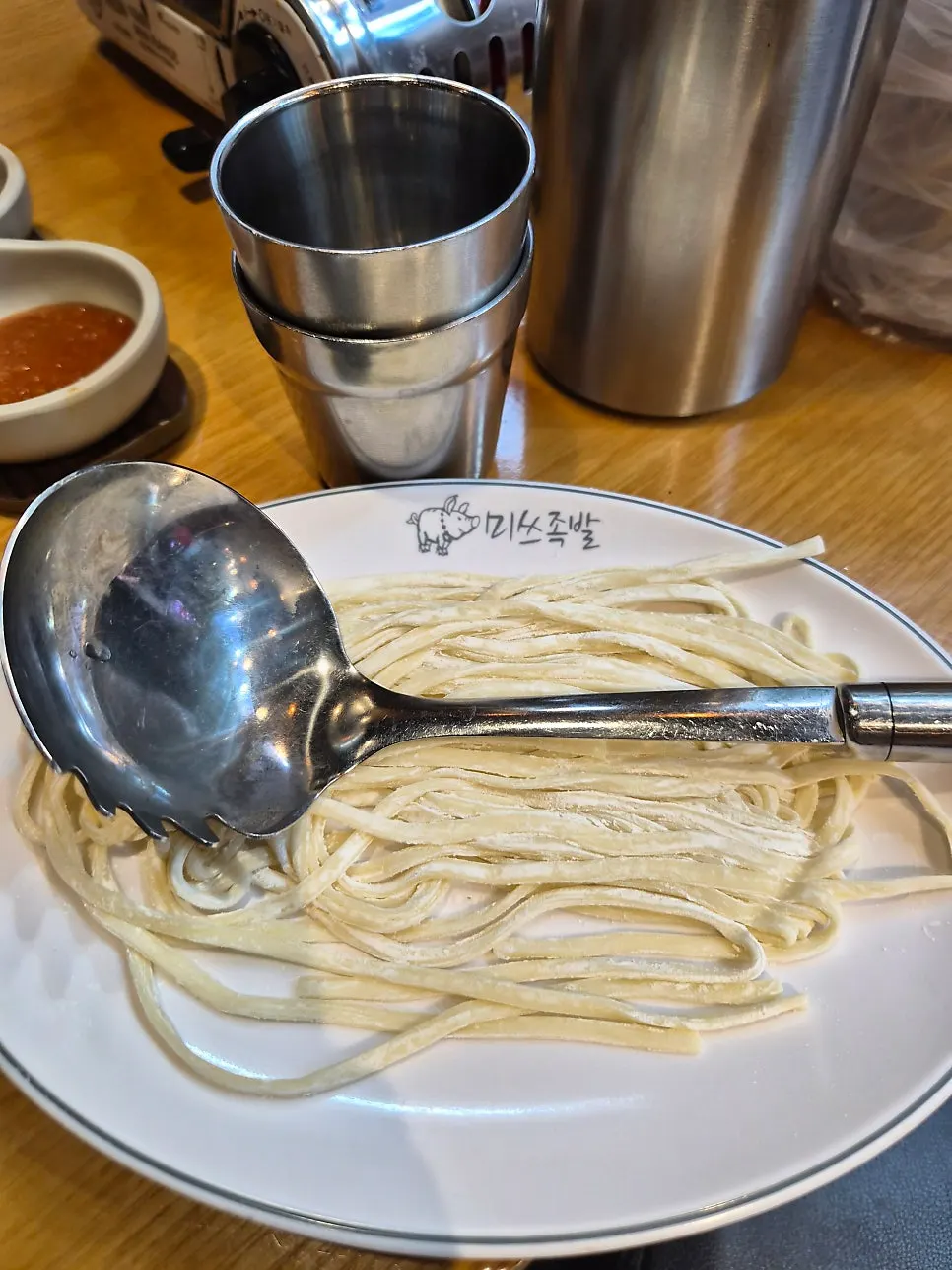 따로 제공된 칼국수 생면