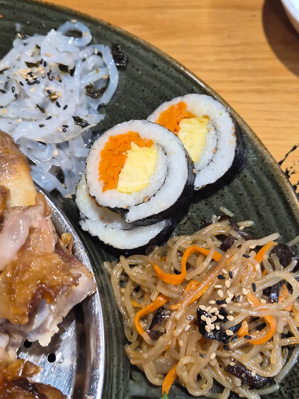 반찬으로 나온 김밥