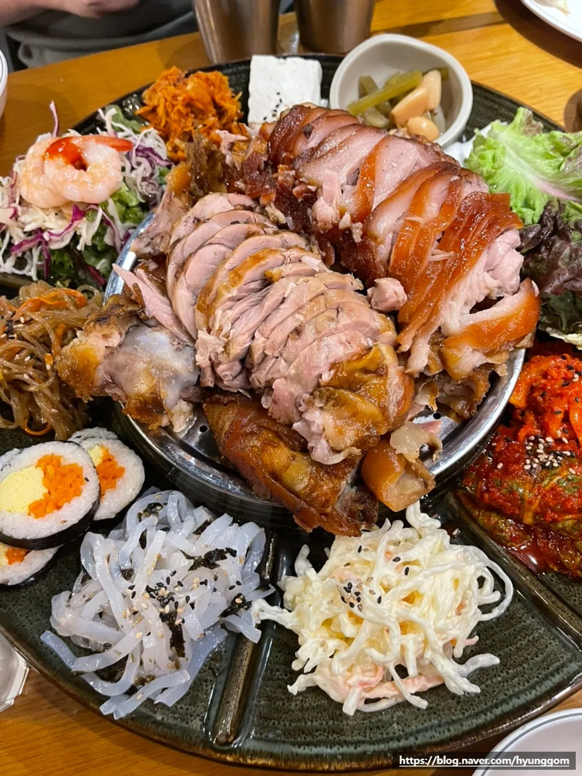 Emperor's Jokbal table setting at Miss Jokbal Seoul Myeongdong Branch