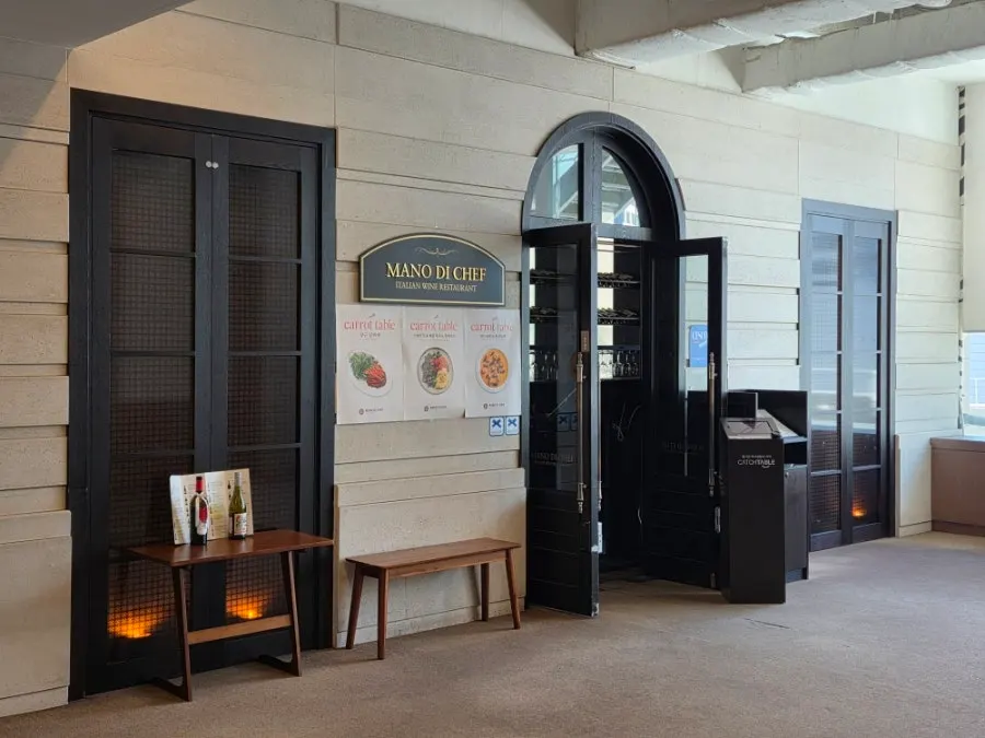 Entrance to Mano di Chef Myeongdong Branch on the 11th floor of the UNESCO Building