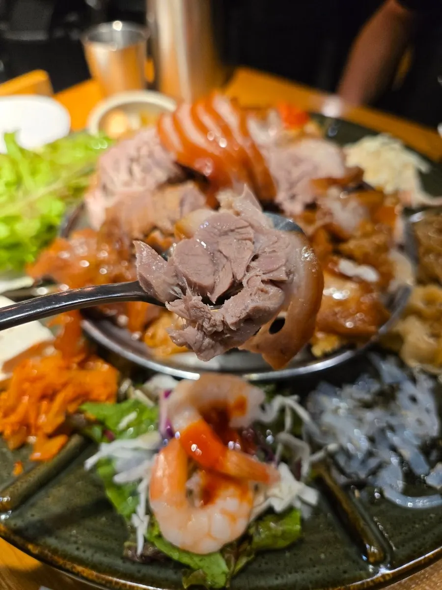 Emperor Jokbal with side dishes at Miss Jokbal