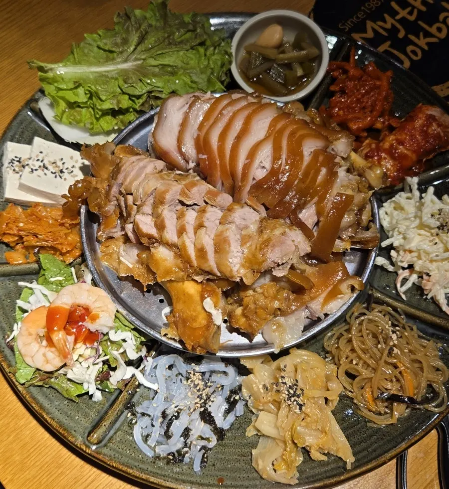 Generously plated Emperor Jokbal
