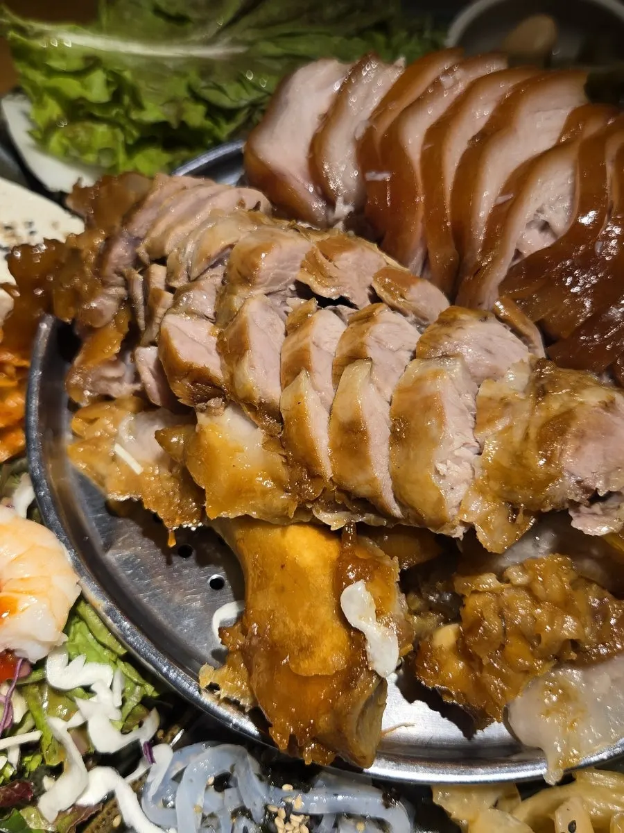 Glistening jokbal meat and fat