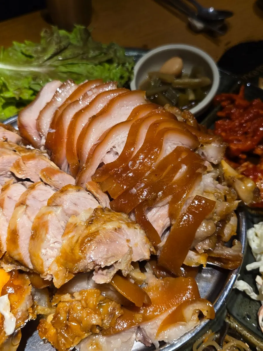 Thickly sliced pieces of Emperor Jokbal