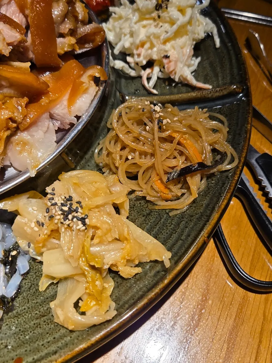 Jokbal with side dishes