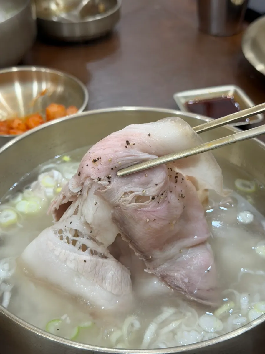 A pork gomtang restaurant found during a Myeongdong outing