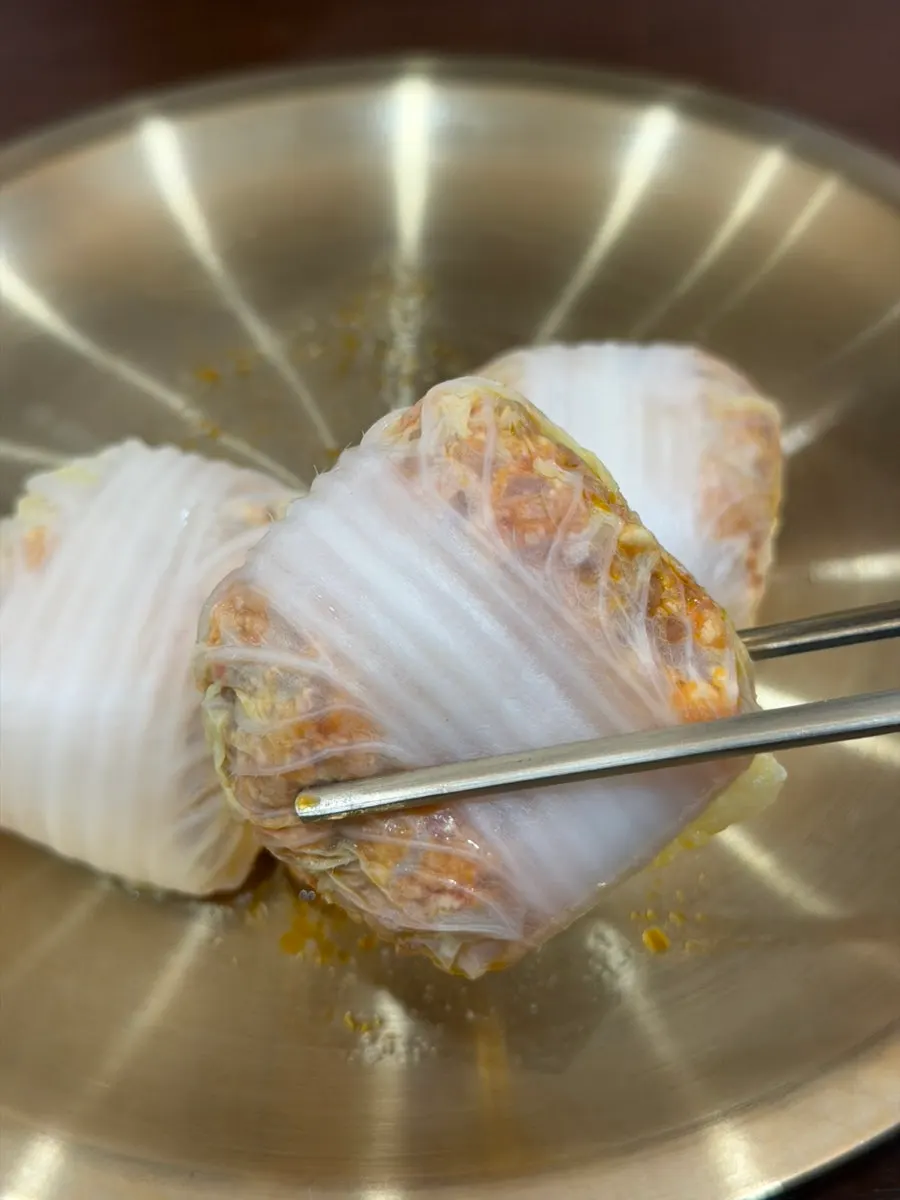 Cabbage dumplings enjoyed first as a warm-up
