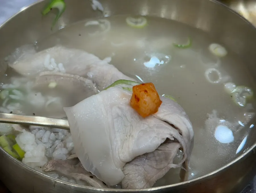Pork gomtang topped with thinly sliced meat