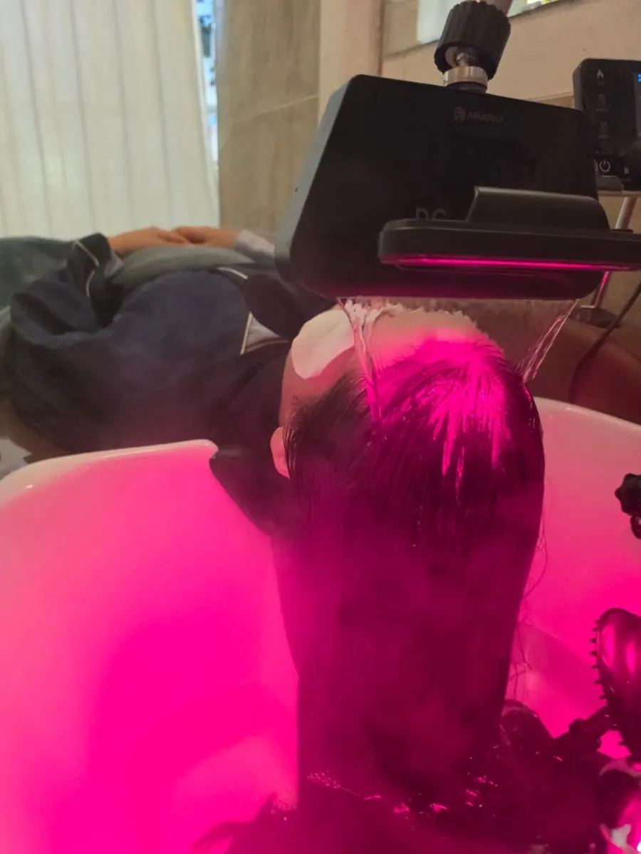 Treatment space with Yerideu's dedicated head spa massage chair