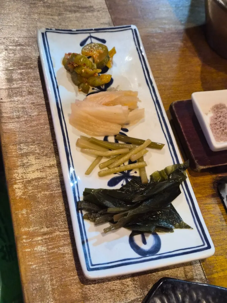 Side dishes served before the meat