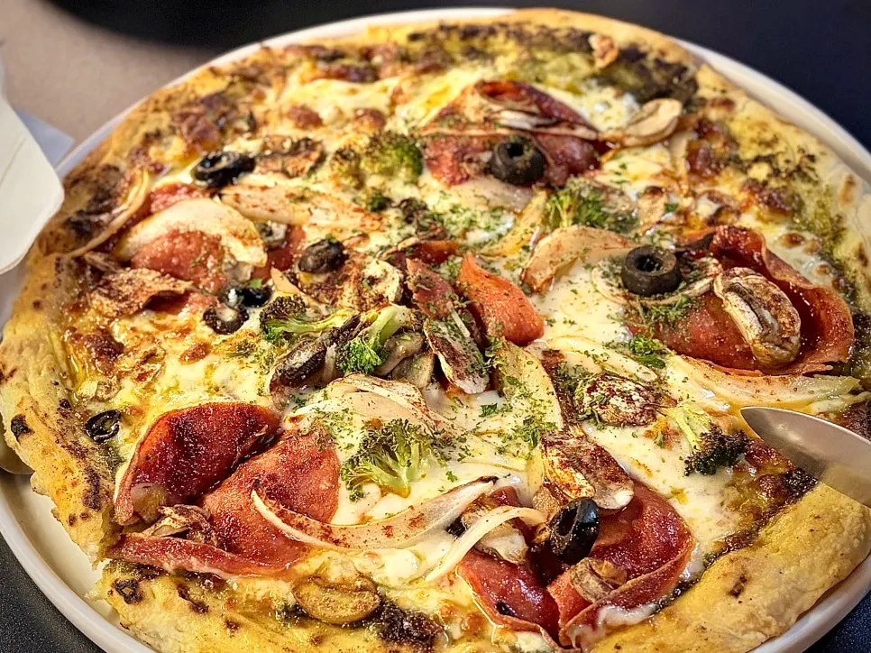 Combination pizza and chamnamul doenjang pasta