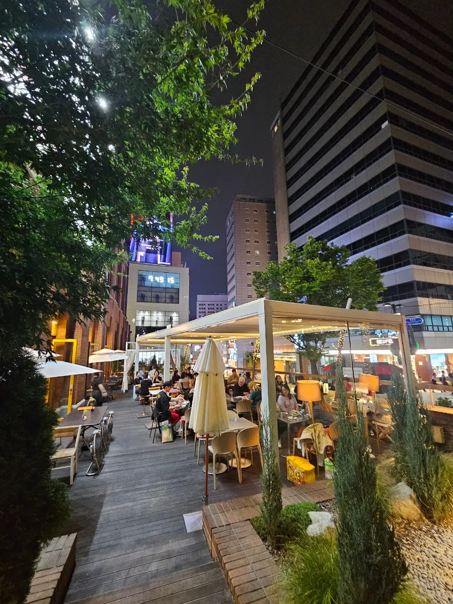 세븐티포 명동성당본점 테이블 세팅