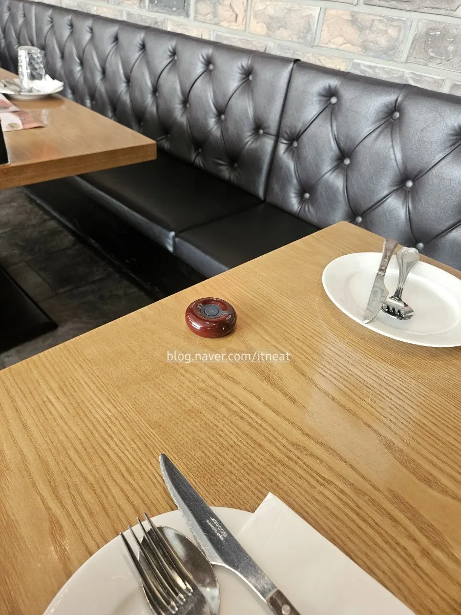 Tableware set for a course meal