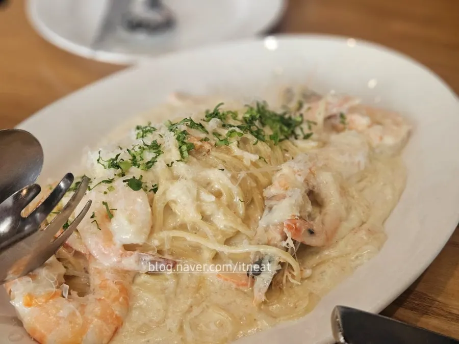 Shrimp and crab pasta with thick cream sauce