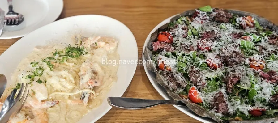 Restaurant atmosphere ideal for a Myeongdong date course