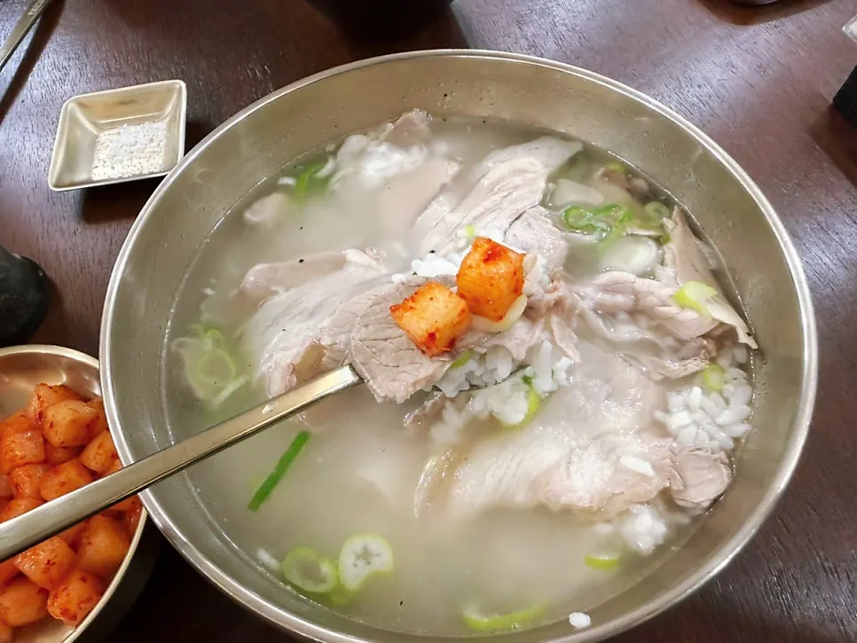 돼지곰탕 속 앞다리살 고기