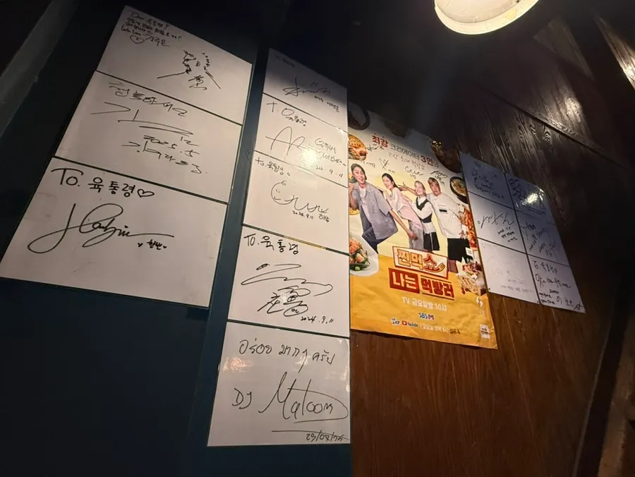 Celebrity autographs on the restaurant wall